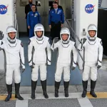 بوتين يرتدي زيًا عسكريًا ويوجه تحذيرات لأوكرانيا