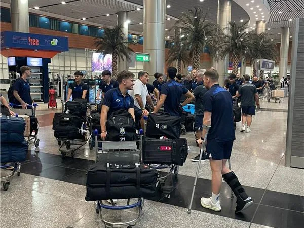 بعثة أوكلاند سيتي تصل القاهرة استعداداً لمواجهة قوية أمام بيراميدز في مباراة ودية دولية 12 - CJ العربية IMG 1046 - CJ العربية