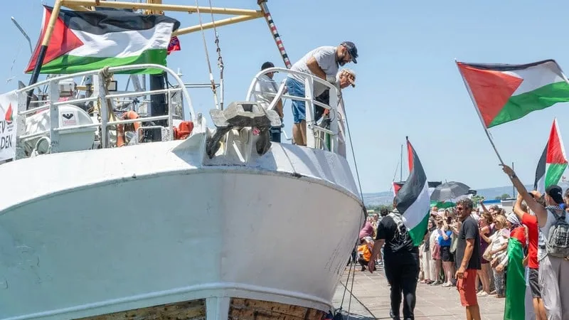 إسبانيا وإيطاليا تُرسلان سفناً عسكرية في خطوة غير مسبوقة لحماية أسطول الصمود المتوجه إلى غزة 5 - CJ العربية IMG 1399 - CJ العربية