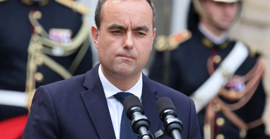 استقالة مفاجئة لرئيس وزراء فرنسا تهزّ الأسواق وتربك المشهد السياسي الأوروبي 5 - CJ العربية IMG 1620 - CJ العربية