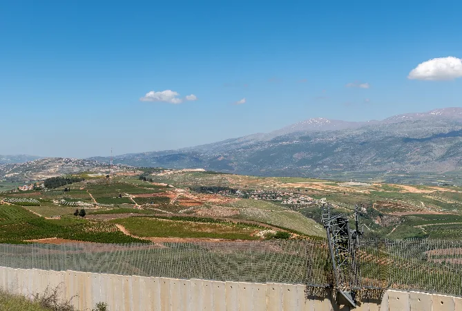 الجدار الخرساني يشعل الحدود اللبنانية مع تصعيد اسرائيلي يهدد الاستقرار 5 - CJ العربية الجدار الازرق