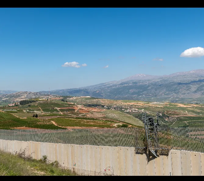 الجدار الازرق